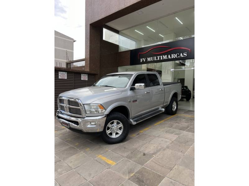 DODGE - RAM - 2011/2012 - Prata - R$ 209.900,00