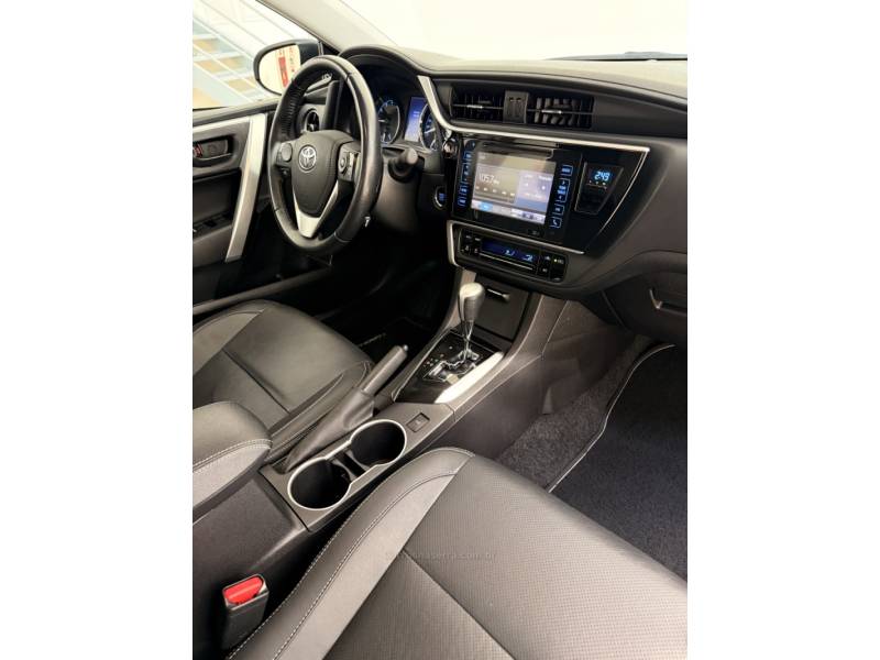 TOYOTA - COROLLA - 2019/2019 - Prata - R$ 106.900,00