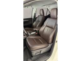 TOYOTA - HILUX - 2012/2013 - Branca - R$ 249.900,00