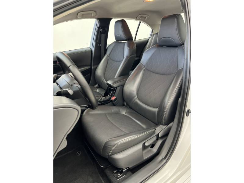 TOYOTA - COROLLA - 2019/2020 - Prata - R$ 111.900,00