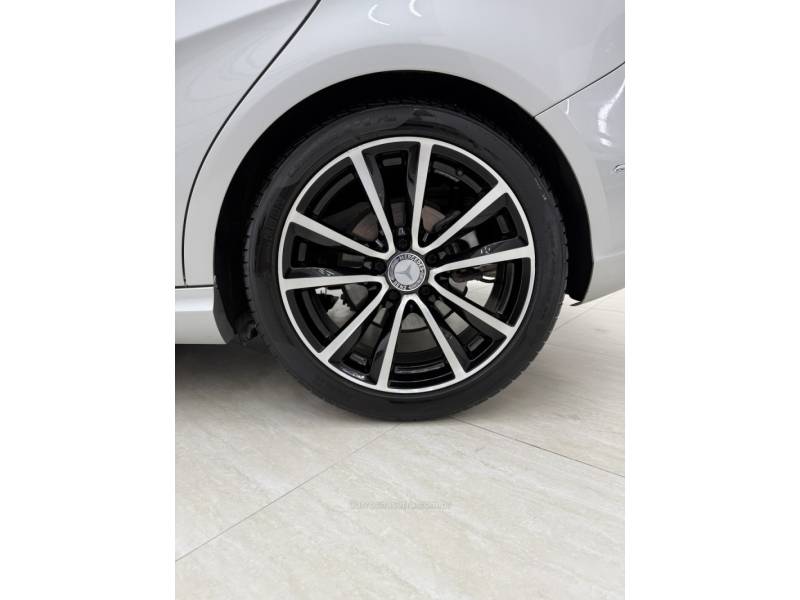 MERCEDES-BENZ - B 200 - 2014/2014 - Prata - R$ 69.990,00