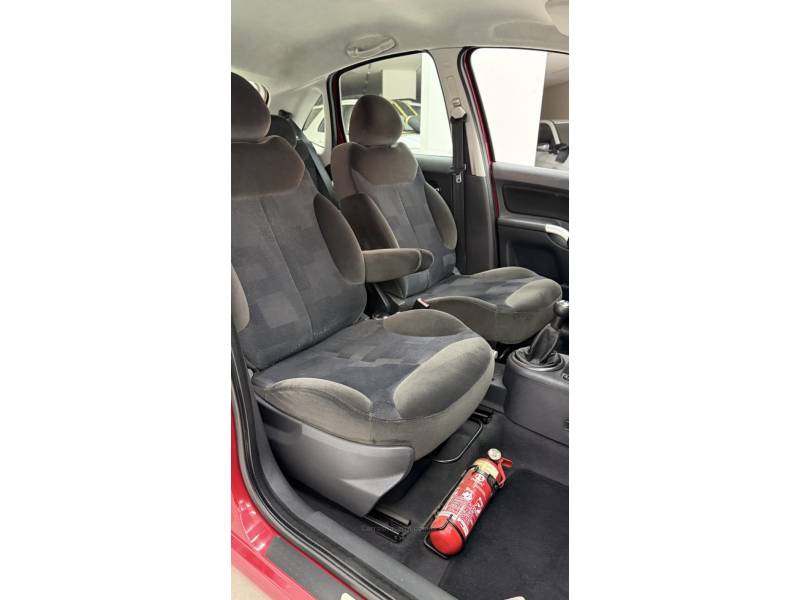 CITROËN - C3 - 2005/2006 - Vermelha - R$ 25.900,00