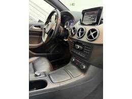 MERCEDES-BENZ - B 200 - 2014/2014 - Prata - R$ 69.990,00