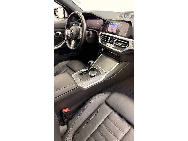 BMW - 320I - 2022/2022 - Branca - R$ 239.900,00