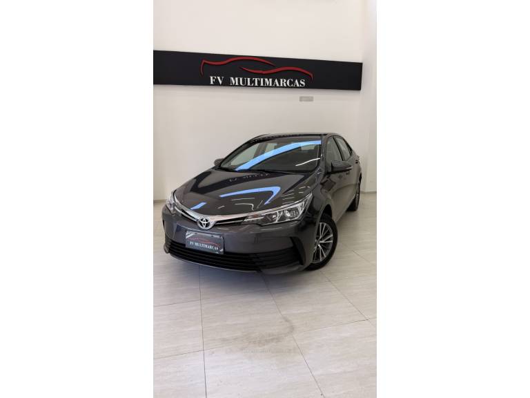 TOYOTA - COROLLA - 2018/2018 - Cinza - R$ 85.900,00