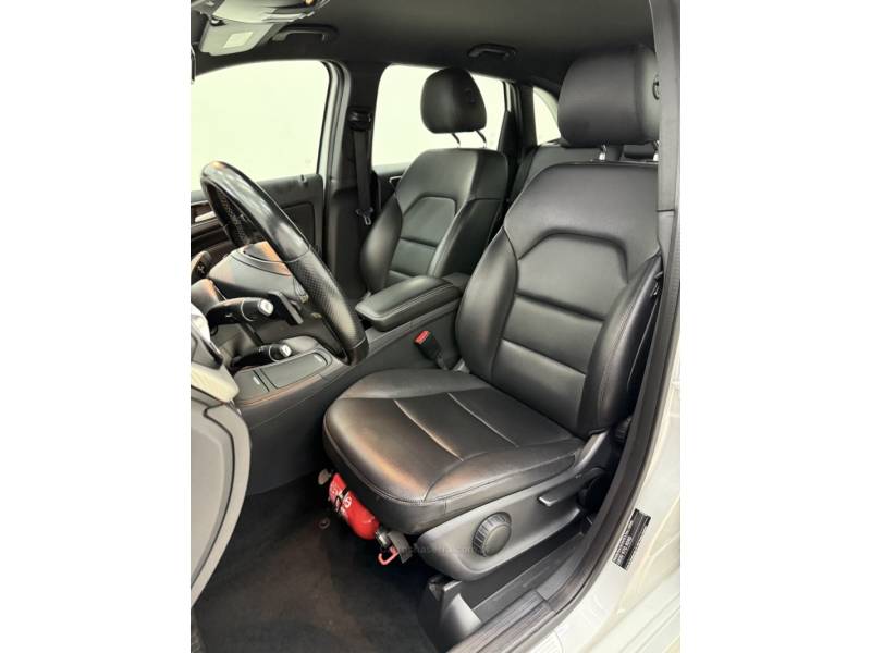 MERCEDES-BENZ - B 200 - 2014/2014 - Prata - R$ 69.990,00
