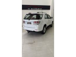 TOYOTA - HILUX SW4 - 2012/2013 - Branca - R$ 139.900,00