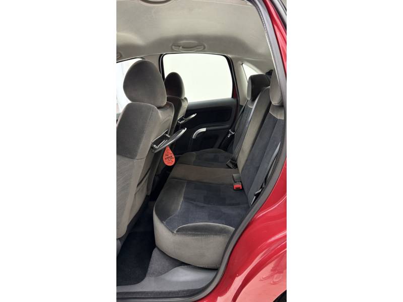 CITROËN - C3 - 2005/2006 - Vermelha - R$ 25.900,00