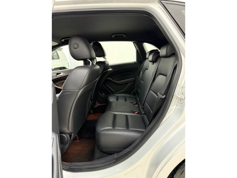 MERCEDES-BENZ - B 200 - 2014/2014 - Prata - R$ 69.990,00