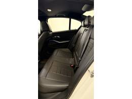 BMW - 320I - 2022/2022 - Branca - R$ 239.900,00