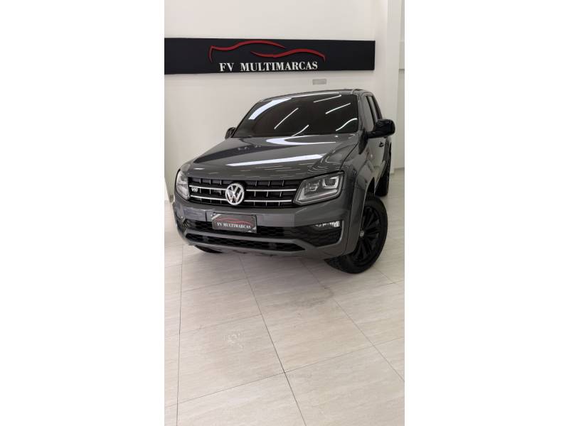 VOLKSWAGEN - AMAROK - 2022/2023 - Cinza - R$ 219.900,00