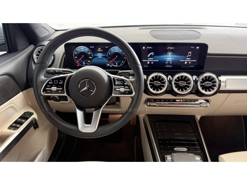 MERCEDES-BENZ - GLB 200 - 2023/2023 - Branca - R$ 259.900,00