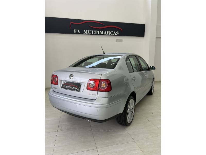 VOLKSWAGEN - POLO SEDAN - 2010/2010 - Prata - R$ 32.990,00