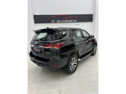 TOYOTA - HILUX SW4 - 2017/2017 - Preta - R$ 216.990,00