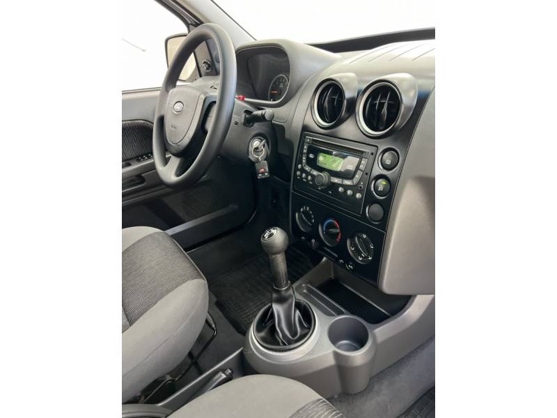 FORD - ECOSPORT - 2006/2006 - Prata - R$ 31.990,00