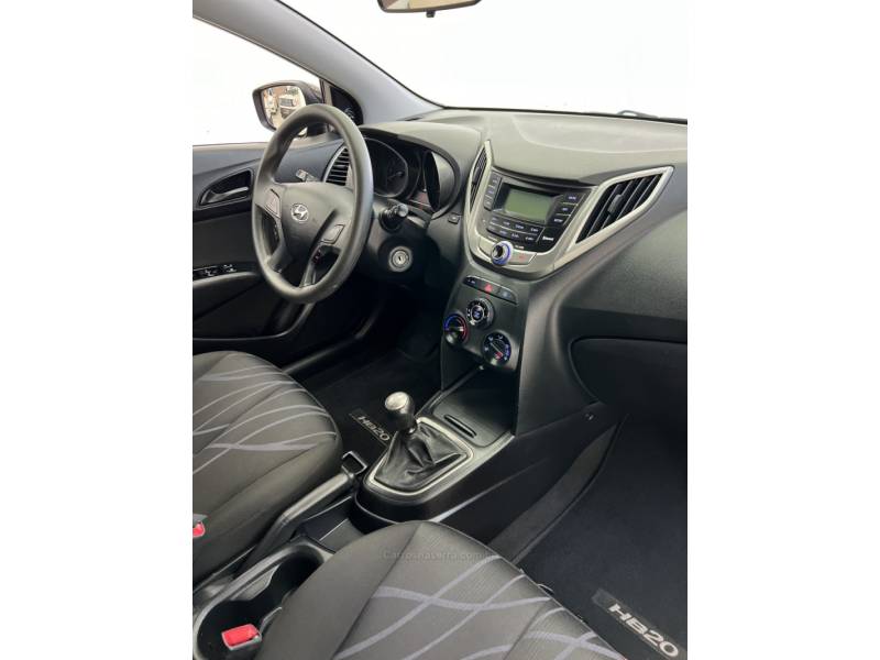 HYUNDAI - HB20 - 2015/2015 - Preta - R$ 45.900,00