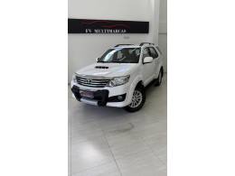 TOYOTA - HILUX SW4 - 2012/2013 - Branca - R$ 139.900,00
