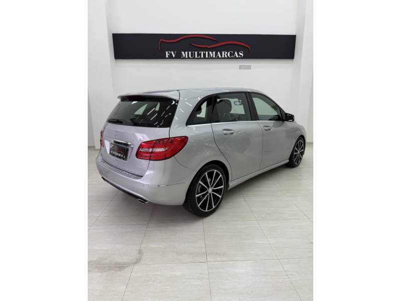 MERCEDES-BENZ - B 200 - 2014/2014 - Prata - R$ 69.990,00