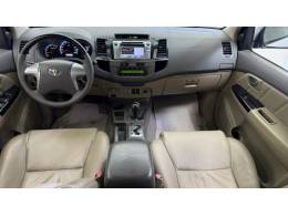 TOYOTA - HILUX SW4 - 2012/2013 - Branca - R$ 139.900,00