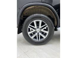 TOYOTA - HILUX SW4 - 2017/2017 - Preta - R$ 216.990,00