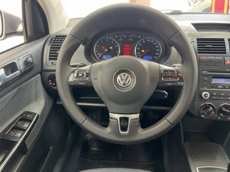 VOLKSWAGEN - POLO SEDAN - 2010/2010 - Prata - R$ 32.990,00