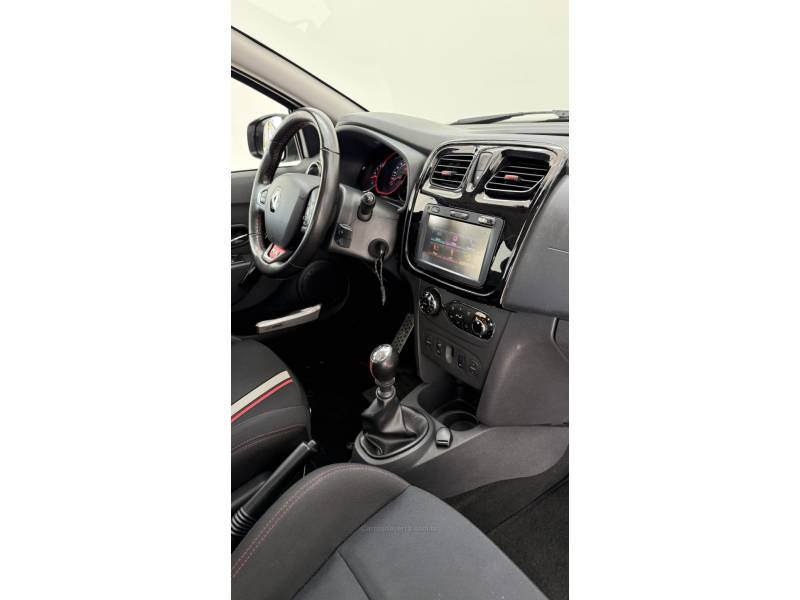 RENAULT - SANDERO - 2016/2017 - Branca - R$ 66.900,00