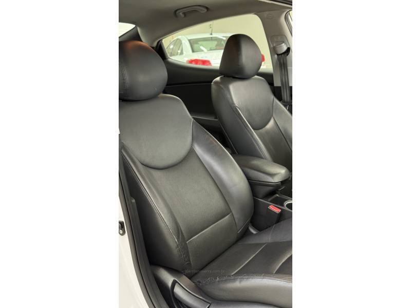HYUNDAI - ELANTRA - 2014/2015 - Branca - R$ 66.900,00
