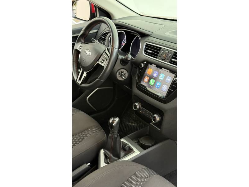 JAC - T40 - 2018/2018 - Vermelha - R$ 44.900,00