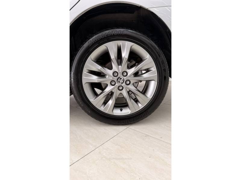 TOYOTA - COROLLA - 2019/2019 - Prata - R$ 106.900,00
