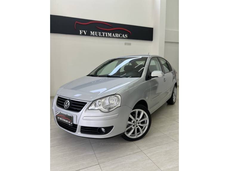 VOLKSWAGEN - POLO SEDAN - 2010/2010 - Prata - R$ 32.990,00