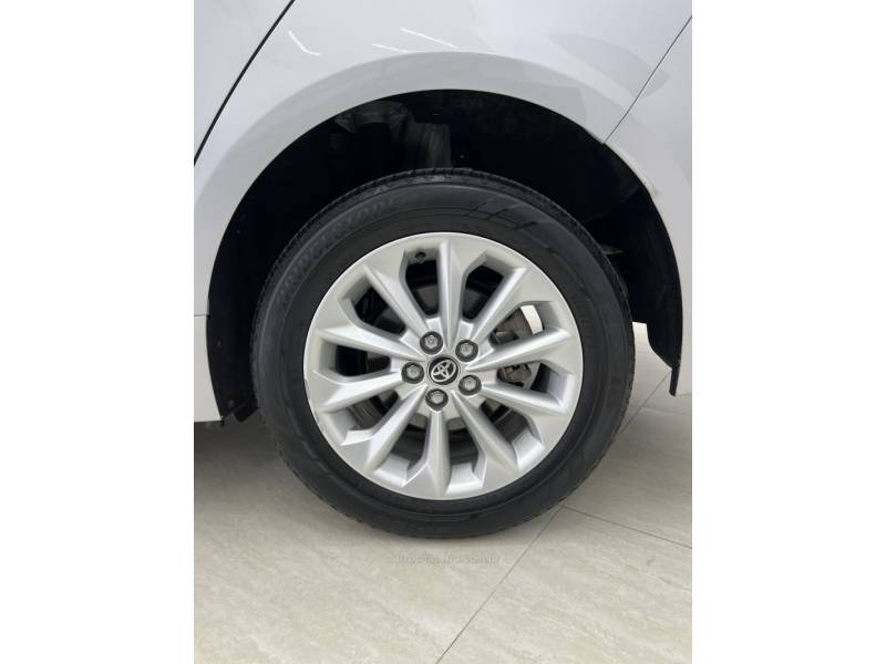 TOYOTA - COROLLA - 2019/2020 - Prata - R$ 111.900,00