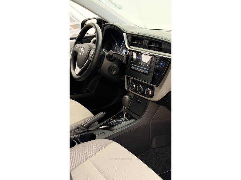 TOYOTA - COROLLA - 2018/2018 - Cinza - R$ 85.900,00