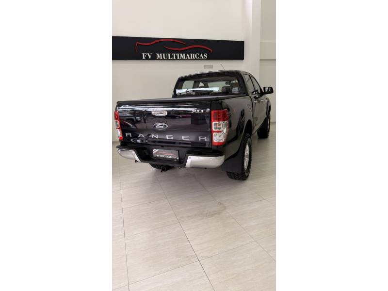 FORD - RANGER - 2015/2016 - Preta - R$ 139.900,00