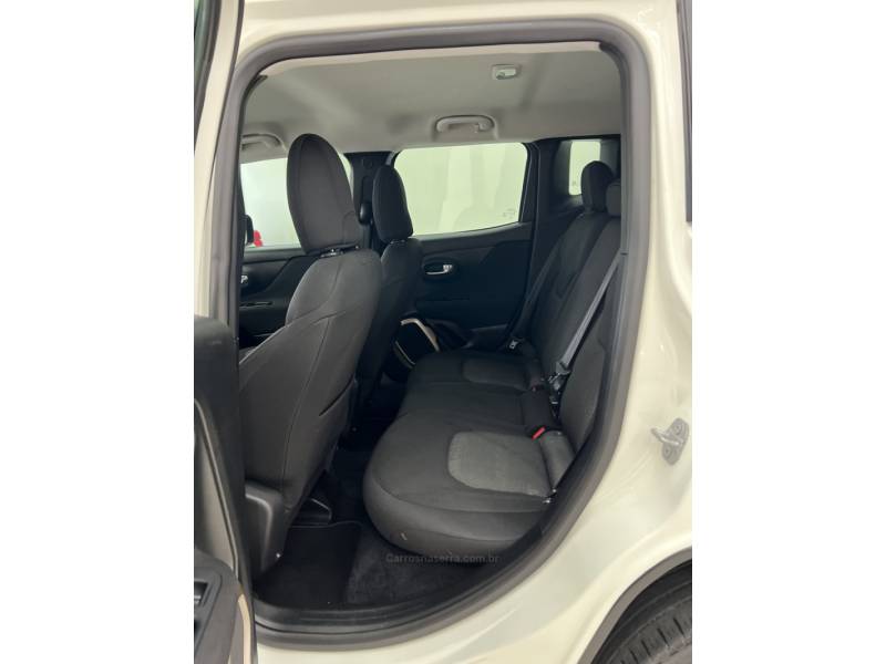 JEEP - RENEGADE - 2017/2017 - Branca - R$ 77.900,00