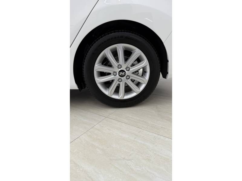 HYUNDAI - ELANTRA - 2014/2015 - Branca - R$ 66.900,00