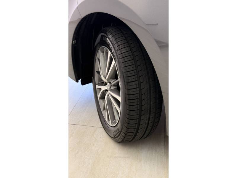TOYOTA - COROLLA - 2018/2018 - Cinza - R$ 85.900,00
