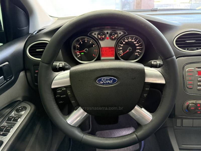 FORD - FOCUS - 2012/2012 - Azul - R$ 55.900,00