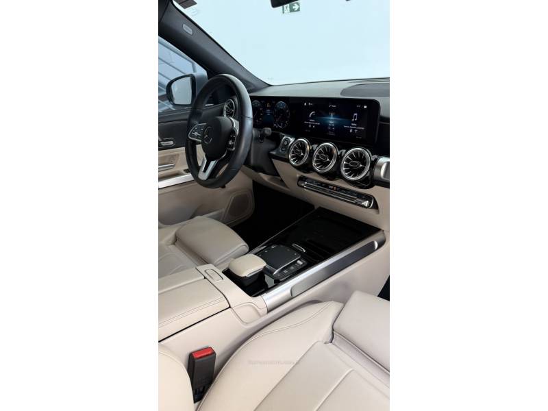 MERCEDES-BENZ - GLB 200 - 2023/2023 - Branca - R$ 259.900,00