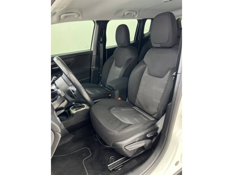 JEEP - RENEGADE - 2017/2017 - Branca - R$ 77.900,00