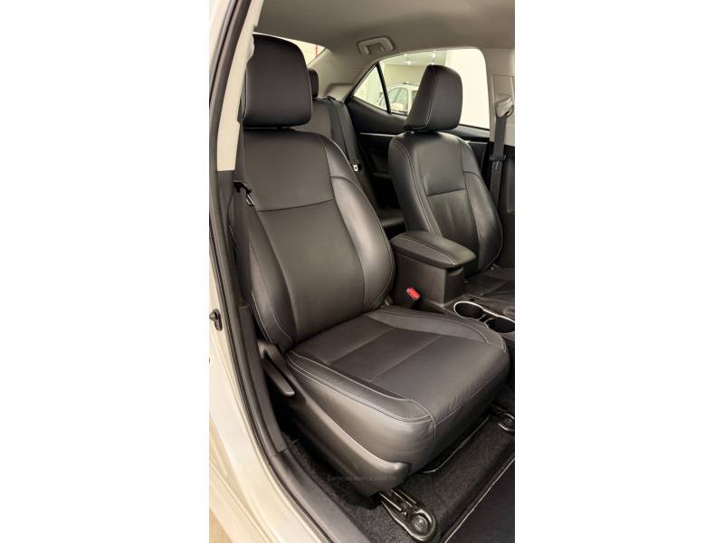 TOYOTA - COROLLA - 2019/2019 - Prata - R$ 106.900,00