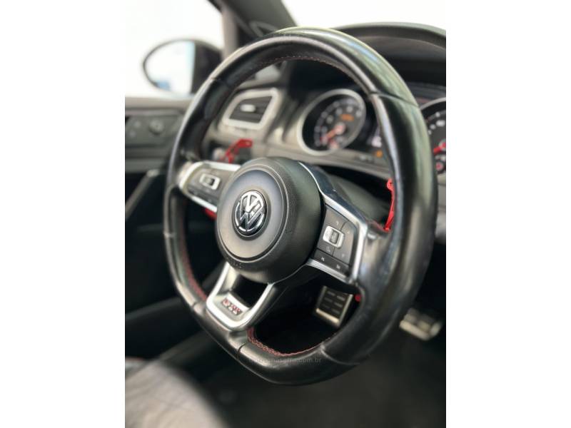 VOLKSWAGEN - GOLF - 2014/2014 - Preta - R$ 119.900,00