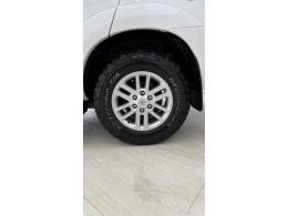 TOYOTA - HILUX SW4 - 2012/2013 - Branca - R$ 139.900,00