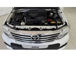 TOYOTA - HILUX SW4 - 2012/2013 - Branca - R$ 139.900,00